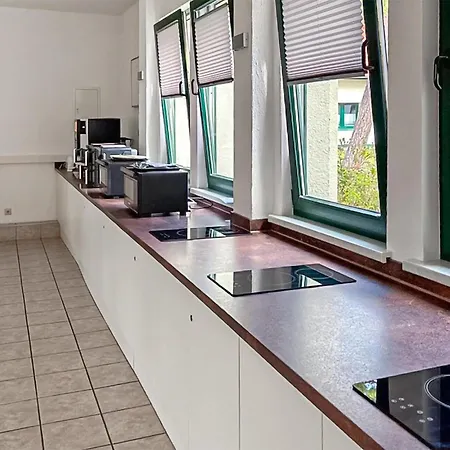 דירה 3 Bedroom Cozy In