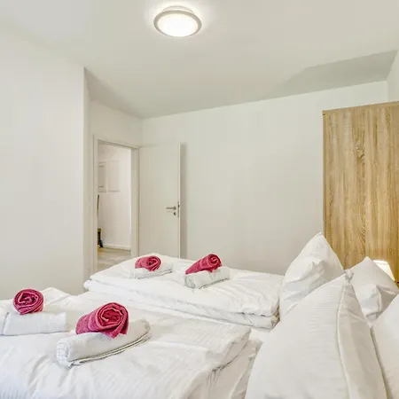 דירה 3 Bedroom Cozy In *