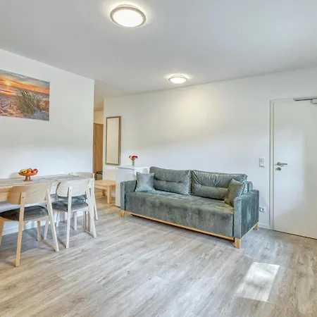 דירה 3 Bedroom Cozy In