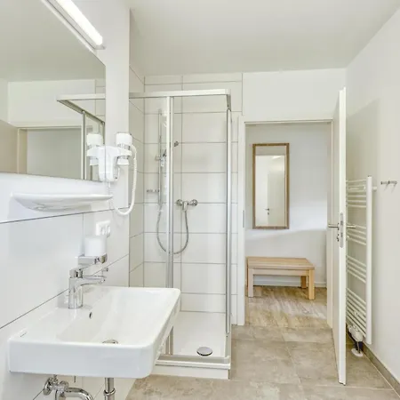 3 Bedroom Cozy In *